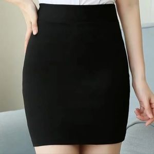 NWOT This is a high waisted with sweater knit like pattern, pencil skirt.